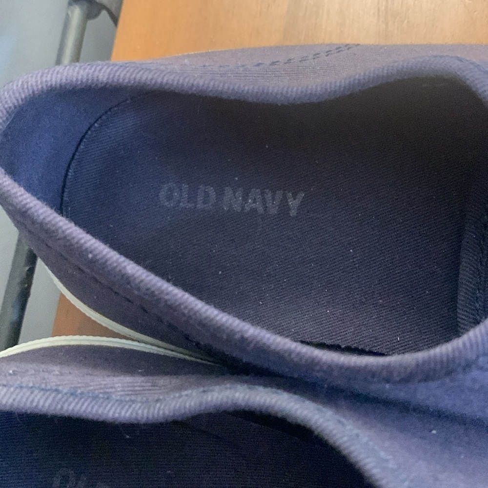 ⭐️ 5 for 20$! ⭐️ Old Navy Canvas Sneakers in Navy Blue and White - Picture 5 of 7